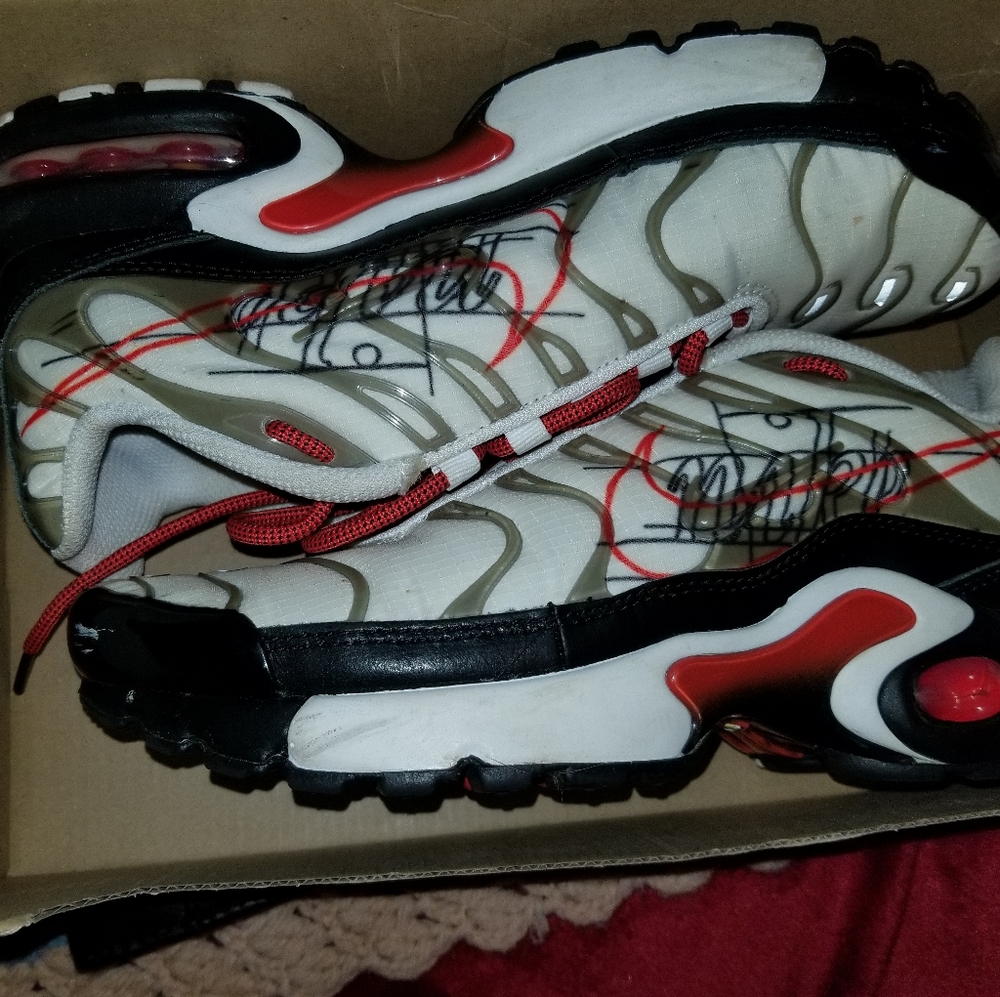 NIKE AIRMAX  PLUS RED BLACK PLATINUM